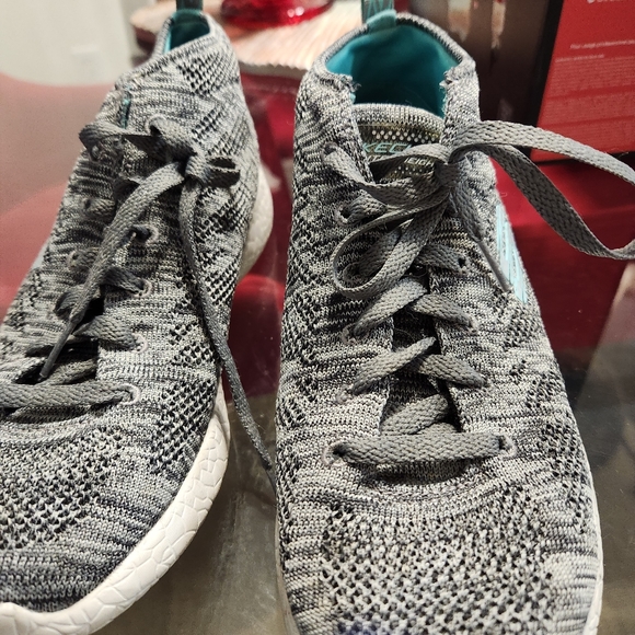 Ladies size 8.5 sketcher's lightweight like new super comfy - Picture 2 of 4